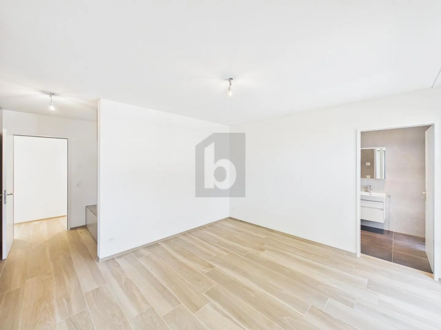 Modern Ground Floor Apartment - Photo 4 of 6