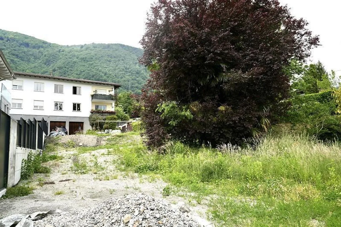 Terreno di 570 m2 in una posizione tranquilla e soleggiata con vista - Foto 6 di 13