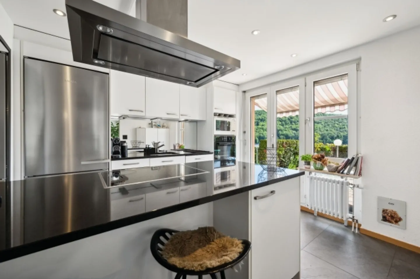 Maison individuelle moderne de 6,5 pièces avec vue panoramique impressionnante - Photo 3 sur 13