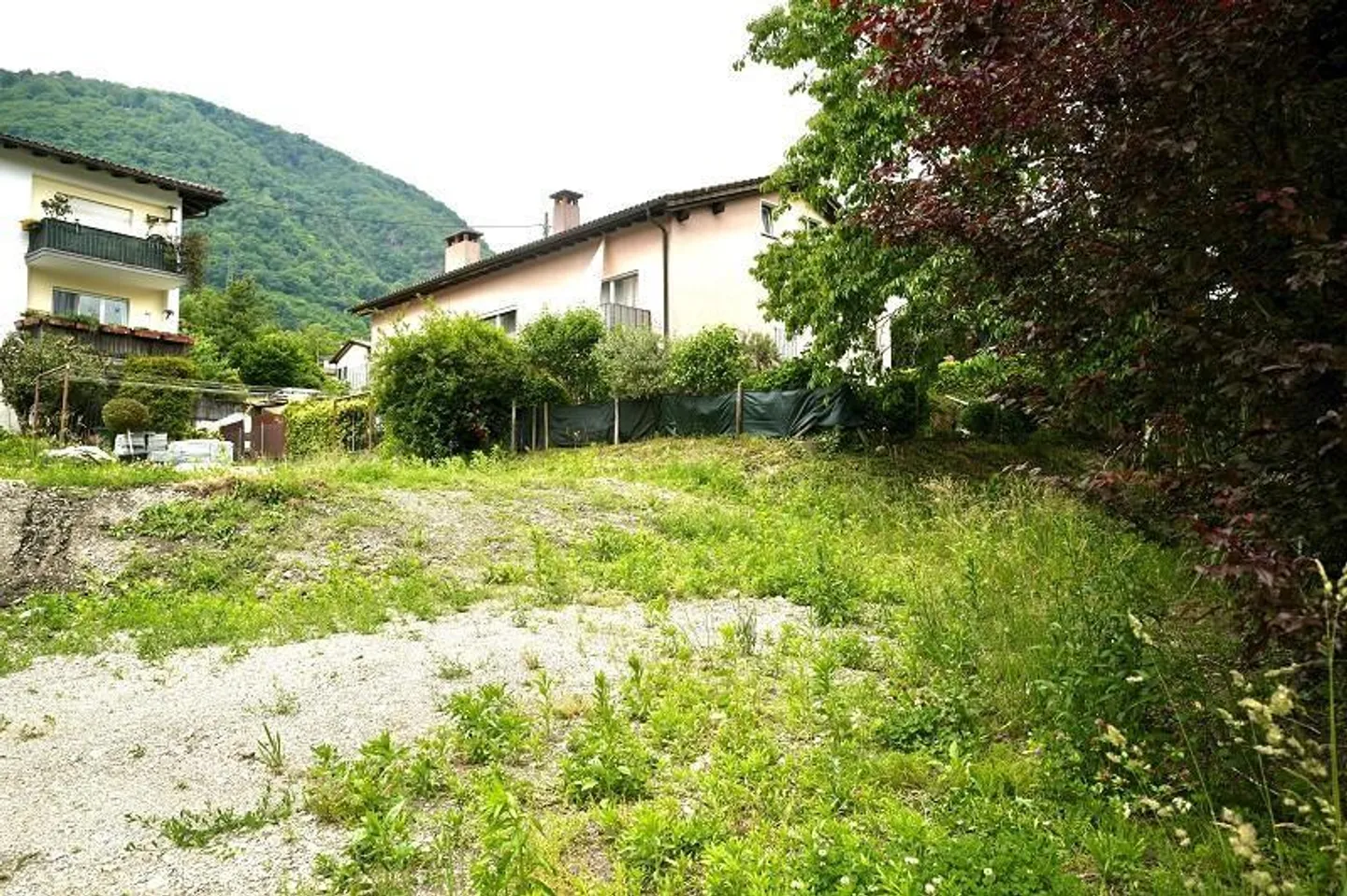 Terreno di 570 m2 in una posizione tranquilla e soleggiata con vista - Foto 8 di 13