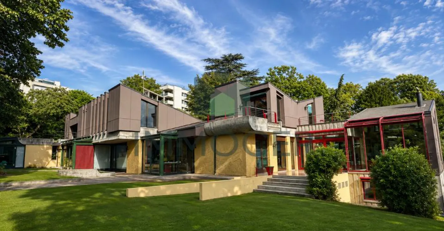 Architect-designed property to renovate in Versoix with private access to the lake - Photo 2 of 10