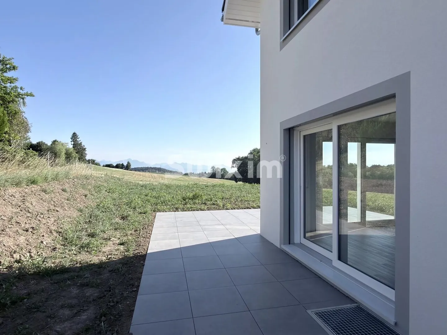 Maison semi-détachée spacieuse - Photo 3 sur 8
