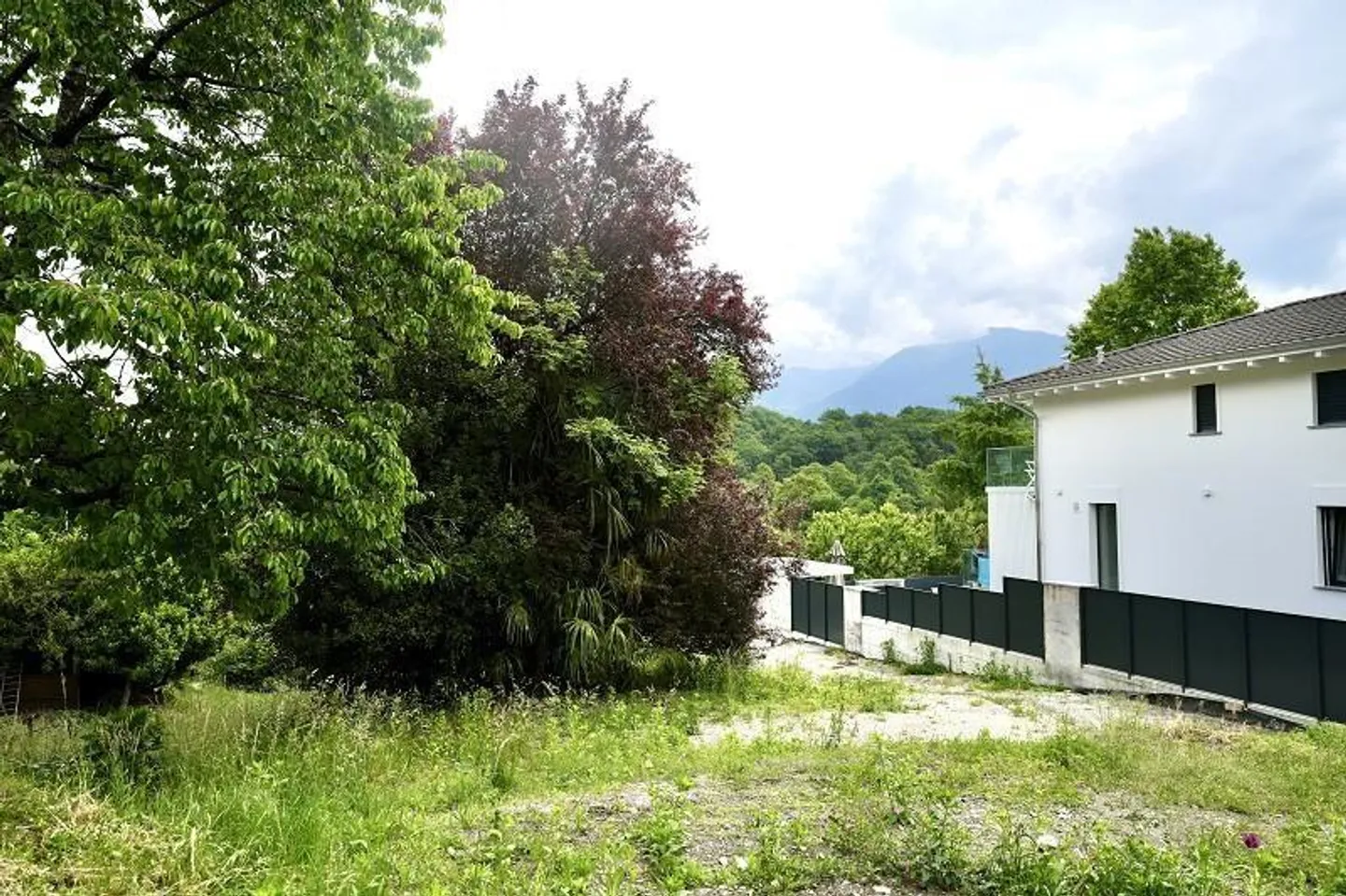 Terreno di 570 m2 in una posizione tranquilla e soleggiata con vista - Foto 9 di 13