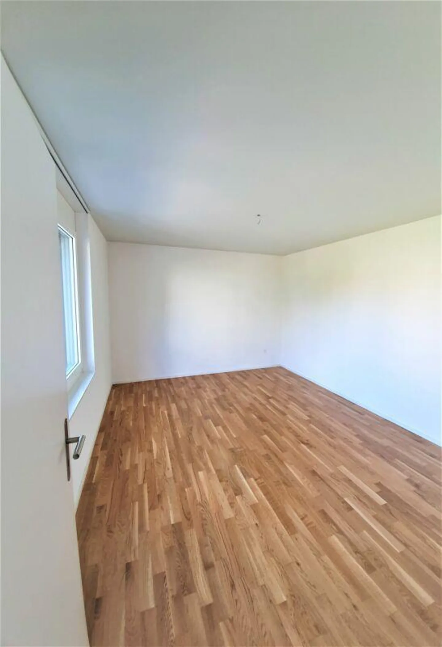 Spacious and Modern Living - Photo 6 of 8