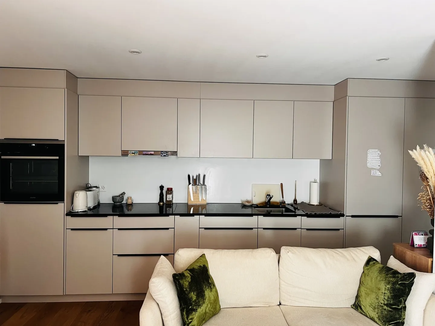 Cozy Single Apartment - Photo 2 of 3