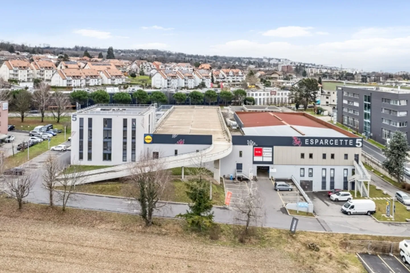 Mischgenutztes Gebäude mieten - Foto 3 von 5