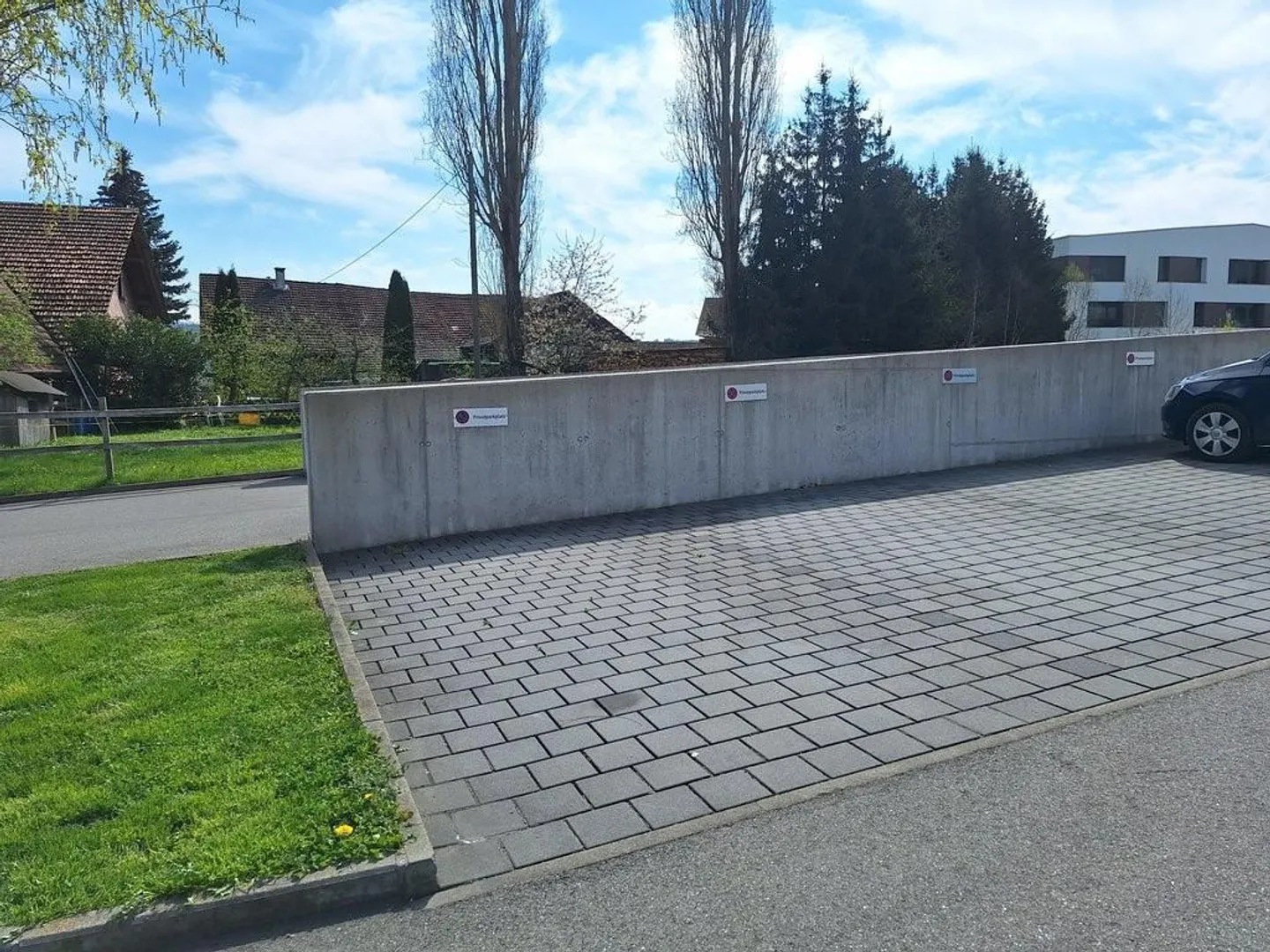 Posto auto all'aperto in affitto - Foto 2 di 2
