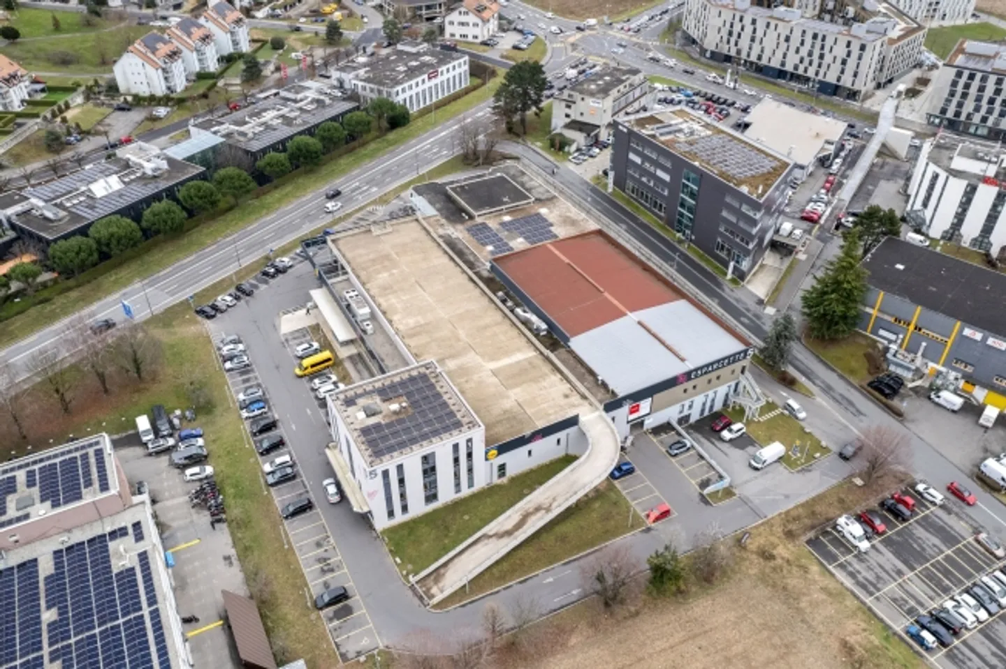 Mischgenutztes Gebäude mieten - Foto 1 von 5