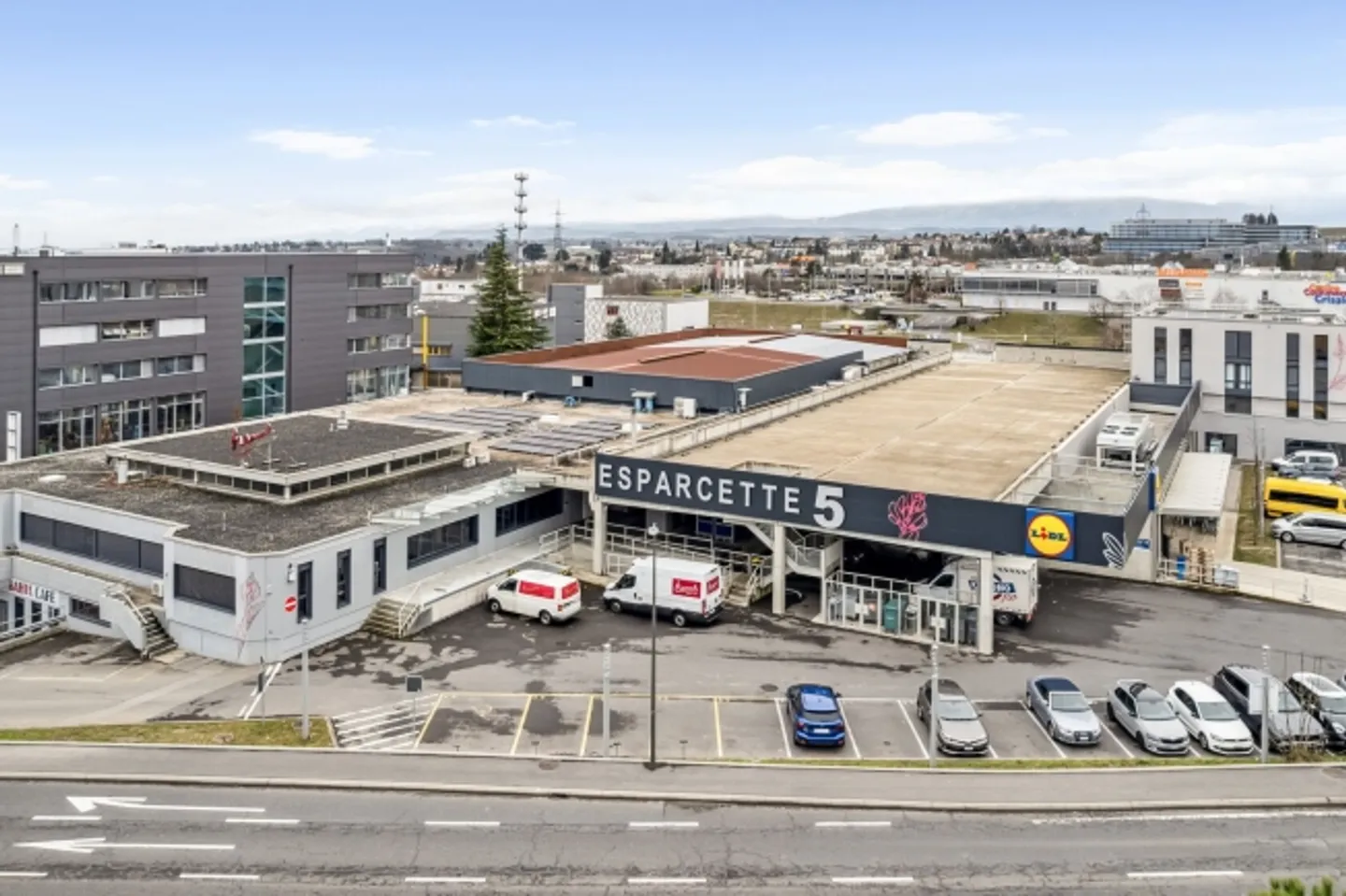 Mischgenutztes Gebäude mieten - Foto 2 von 5