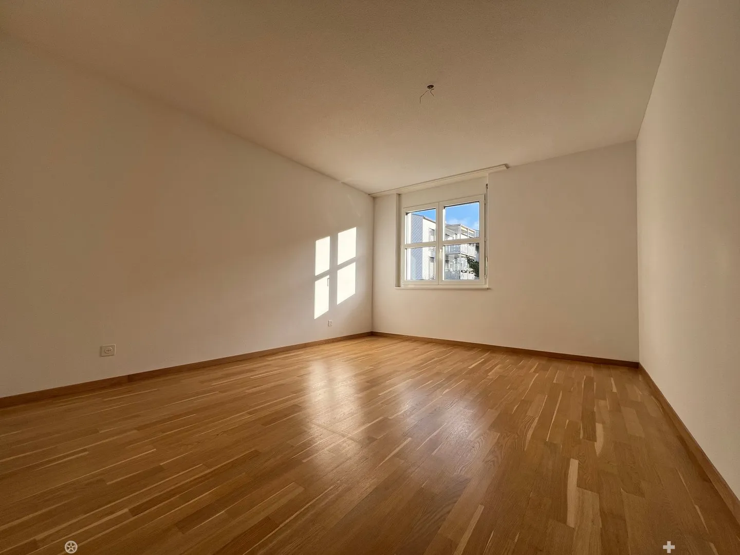 Appartamento tranquillo di 4,5 stanze nel verde - Foto 7 di 13