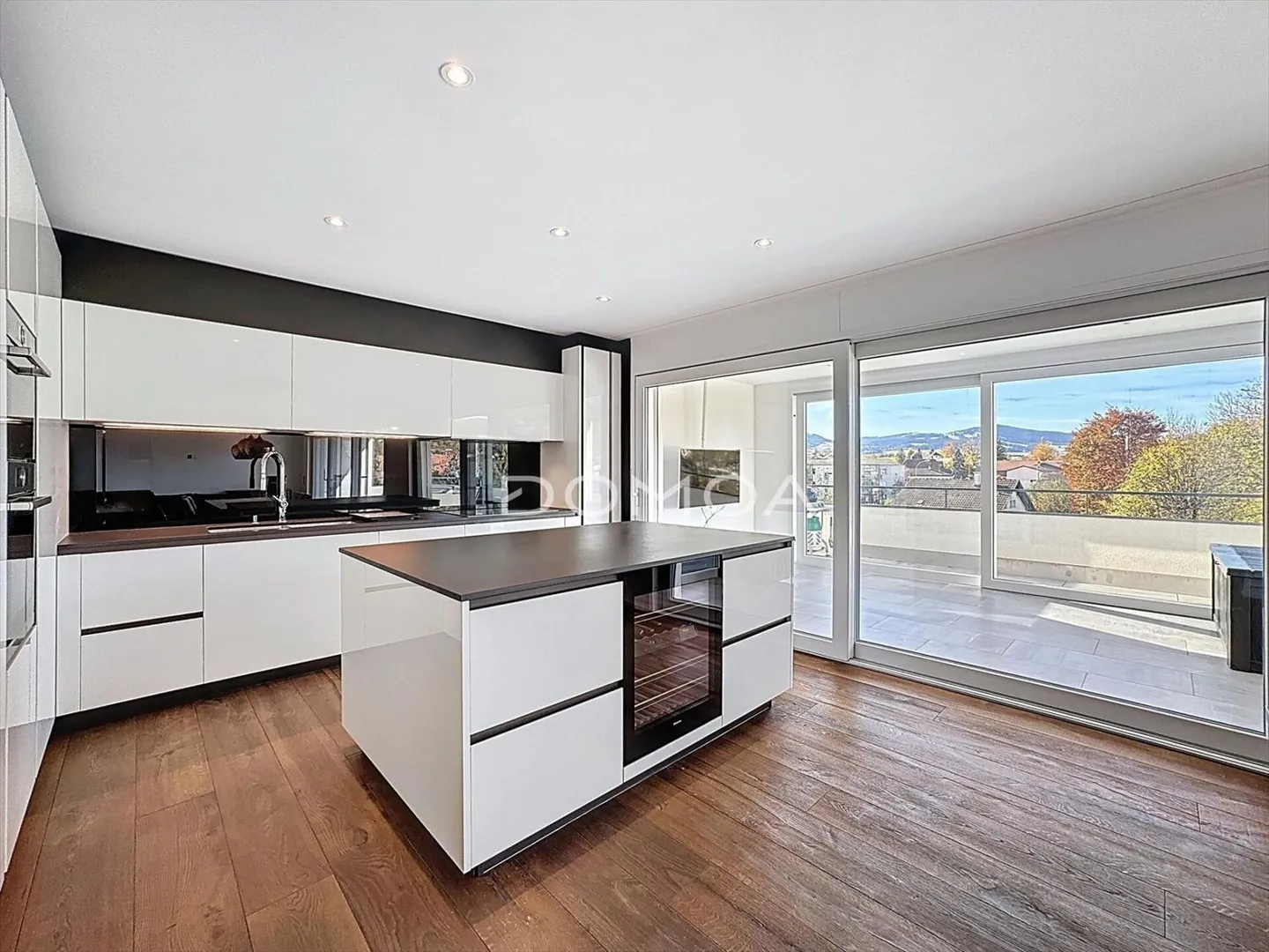 Contemporary attic with panoramic view of the Moléson - Photo 2 of 8