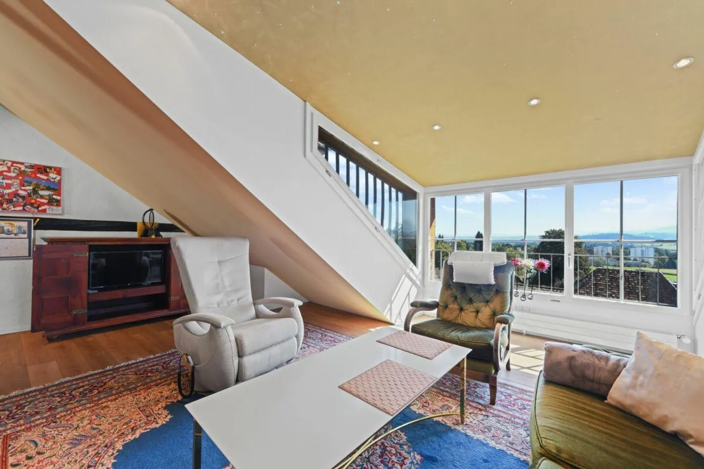 Il fascino incontra la vista panoramica - unica maisonette nel cuore di Wil SG - Foto 1 di 30