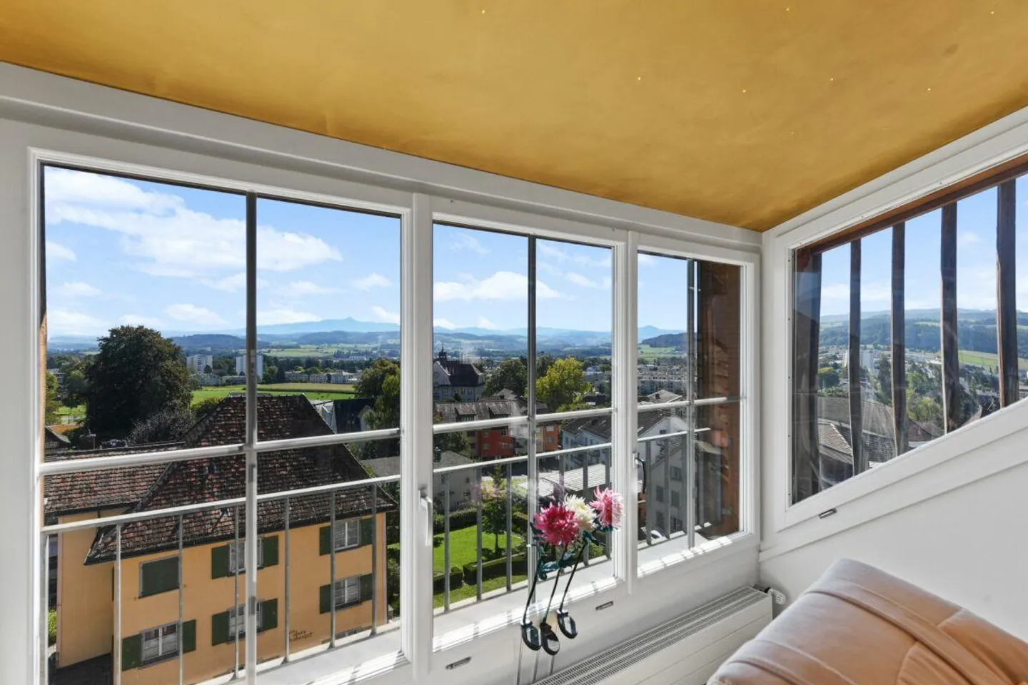 Il fascino incontra la vista panoramica - unica maisonette nel cuore di Wil SG - Foto 8 di 30