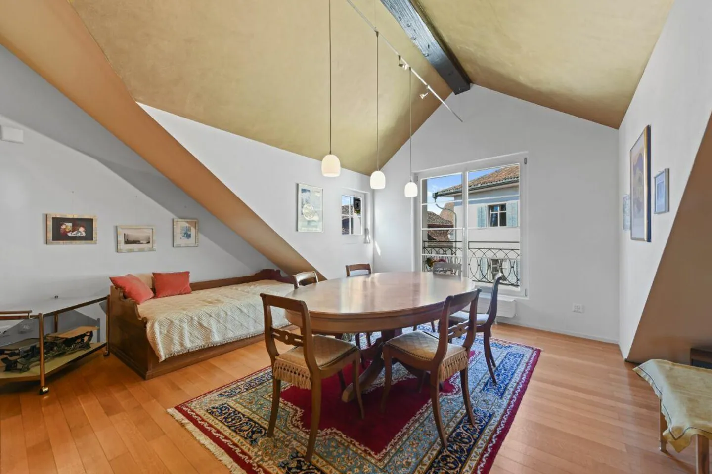 Il fascino incontra la vista panoramica - unica maisonette nel cuore di Wil SG - Foto 13 di 30