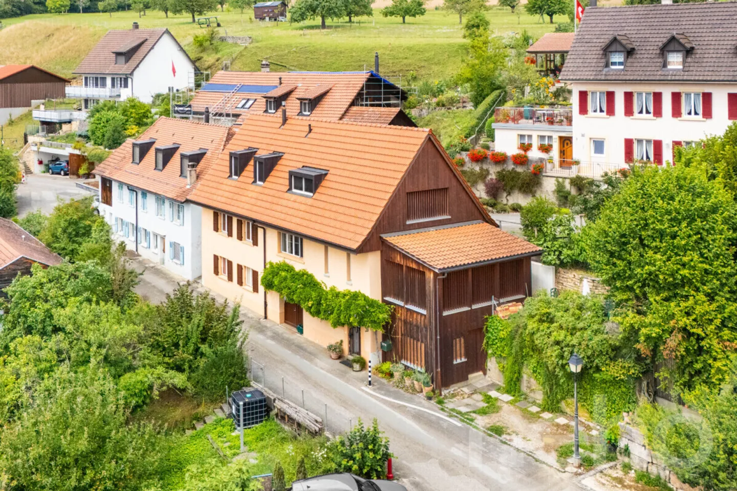 Affascinante Casa Unifamiliare a Blauen con Giardino Soleggiato - Foto 3 di 13