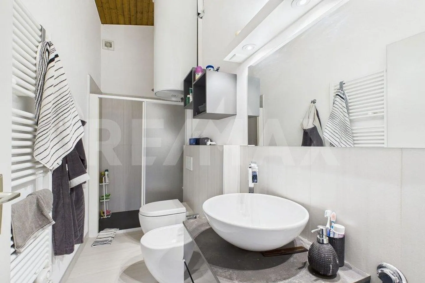 Duplex 3.5 rooms with lake view - Photo 8 of 12