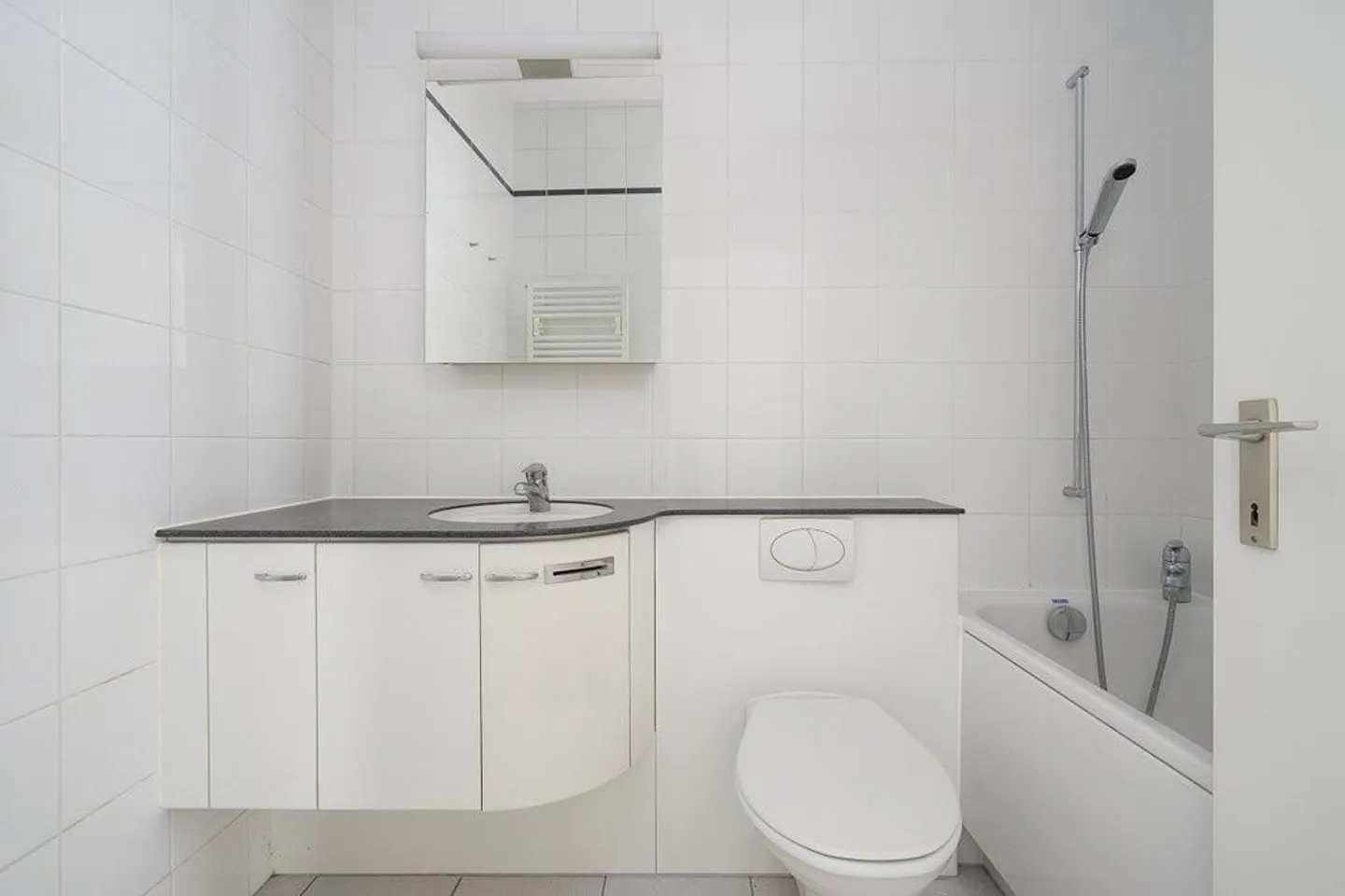 Ampio appartamento di 3 stanze a Lugano - Foto 3 di 11