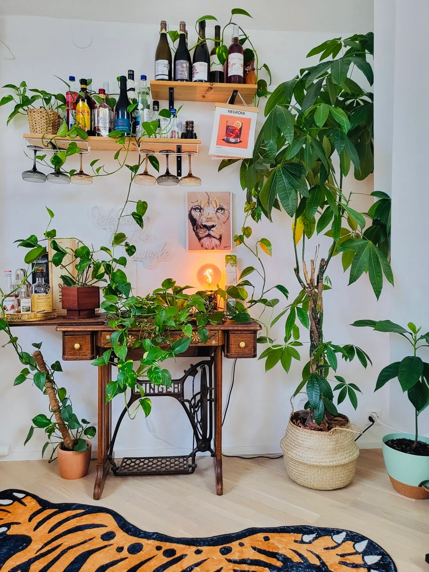 Modern Apartment with Balcony - Photo 2 of 10