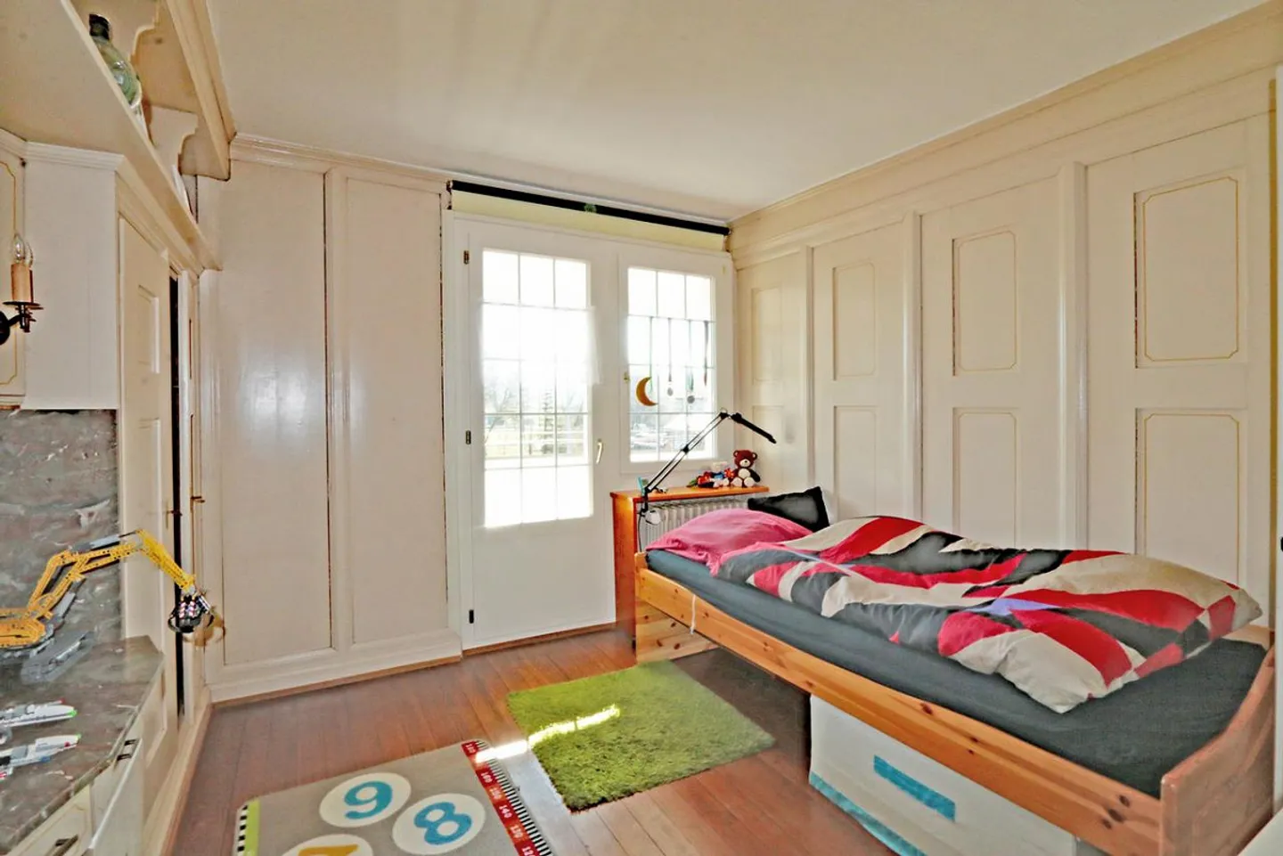 Charmante Villa mit Garten - Foto 10 von 14