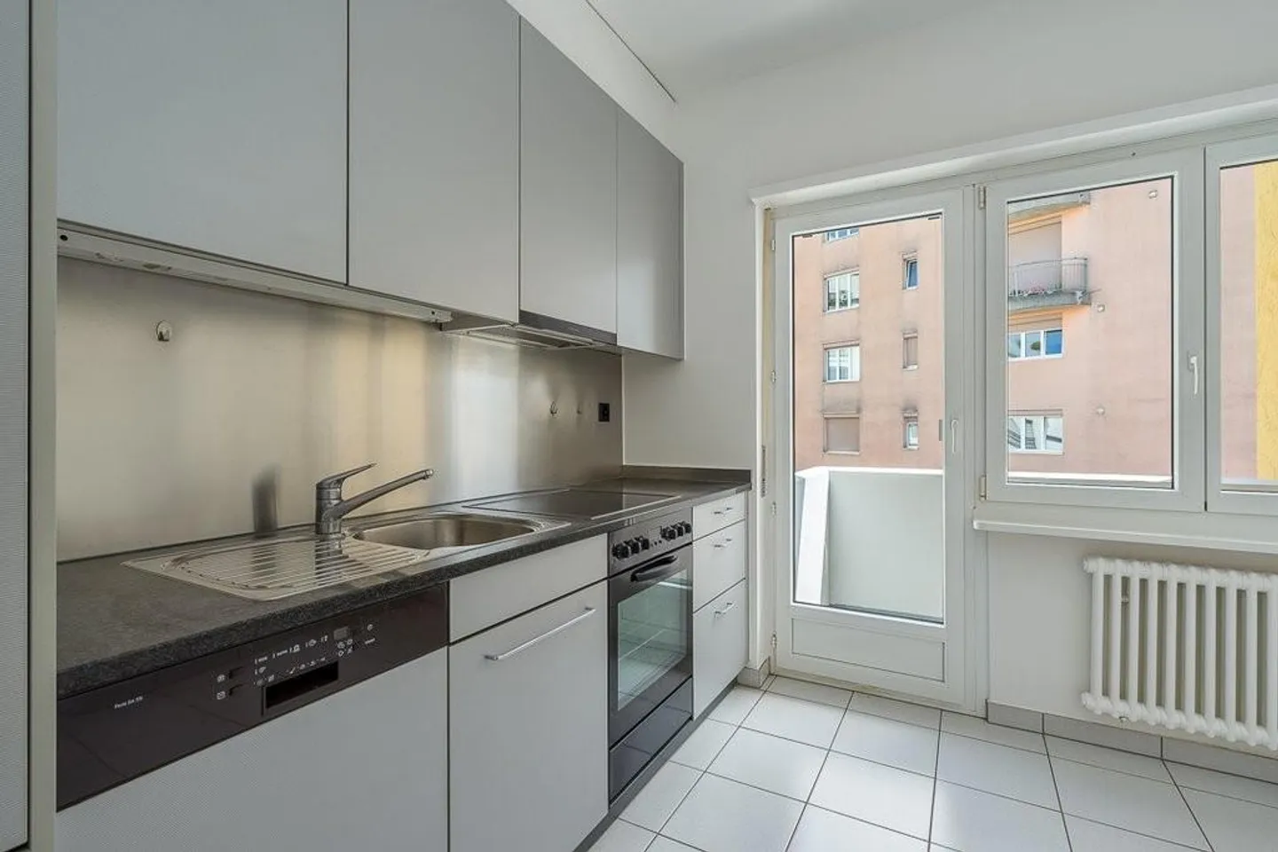 Ampio appartamento di 3 stanze a Lugano - Foto 2 di 11