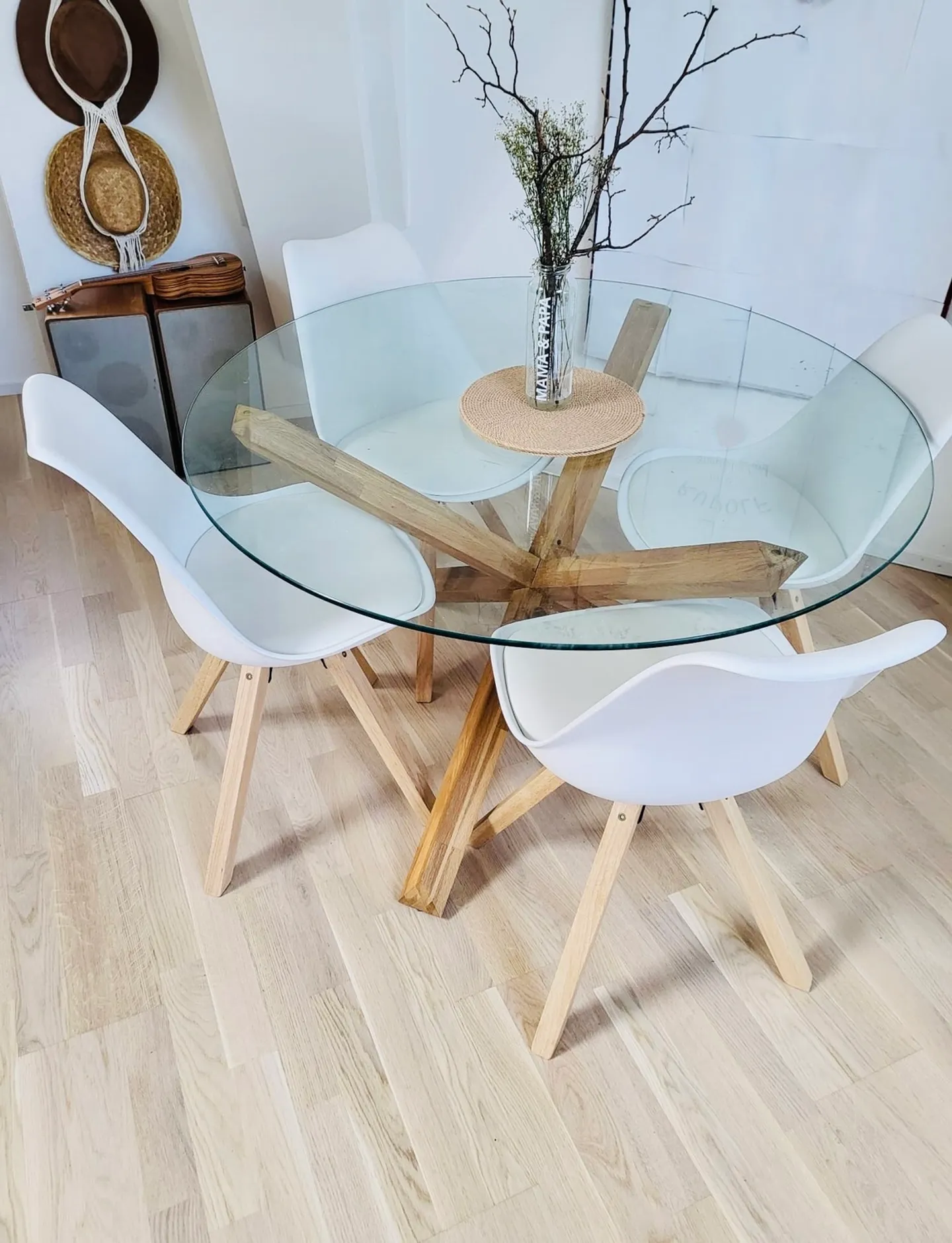 Modern Apartment with Balcony - Photo 4 of 10