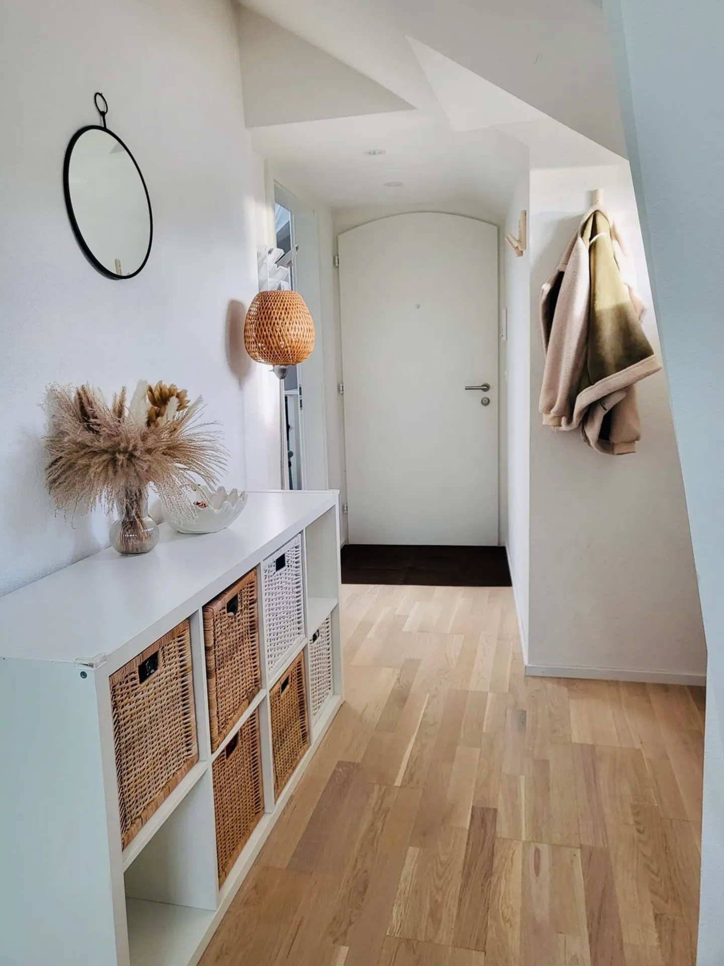 Modern Apartment with Balcony - Photo 8 of 10