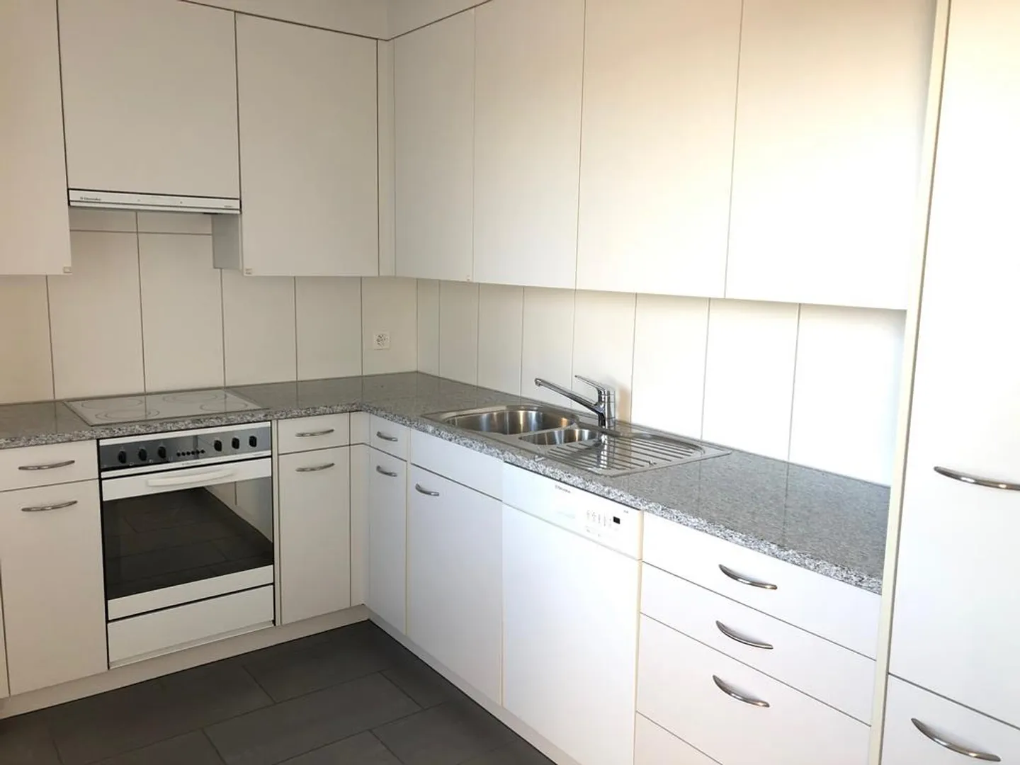 Moderne Wohnung mit grosser Terrasse - Foto 2 von 8