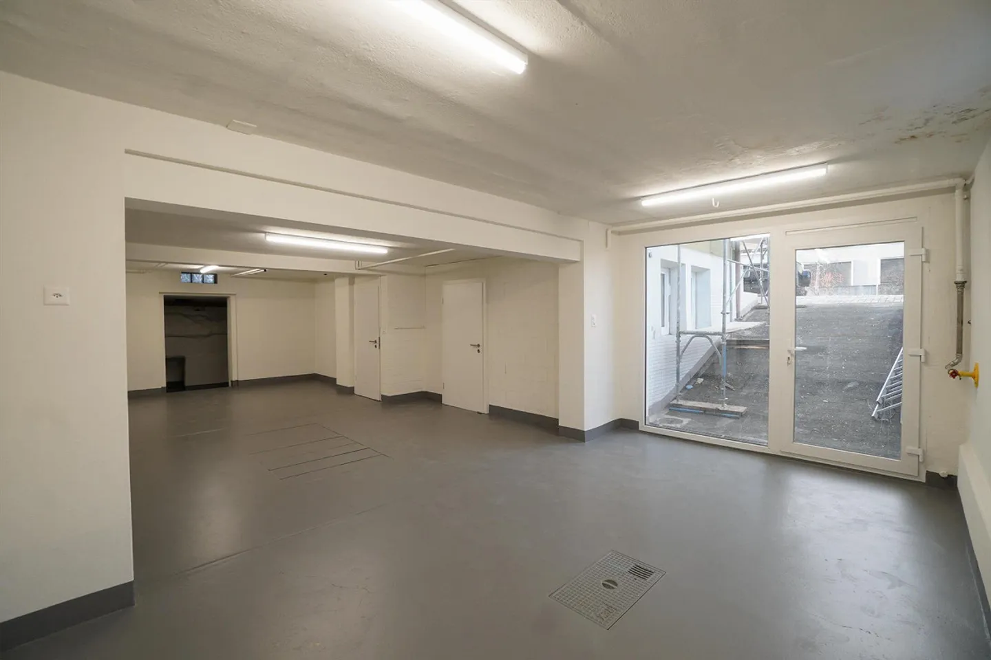 Vielseitiger Werkstatt/Büro Raum - Foto 2 von 6