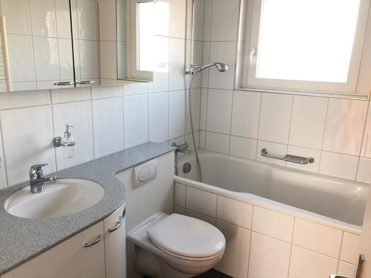 Moderne Wohnung mit grosser Terrasse - Foto 3 von 8