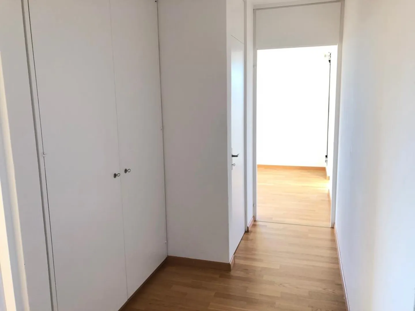 Moderne Wohnung mit grosser Terrasse - Foto 5 von 8