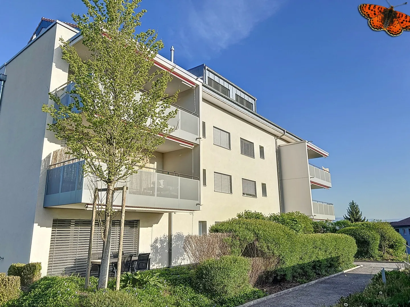 2 ½ ZIMMER - Mit einem Balkon! - Foto 1 von 6