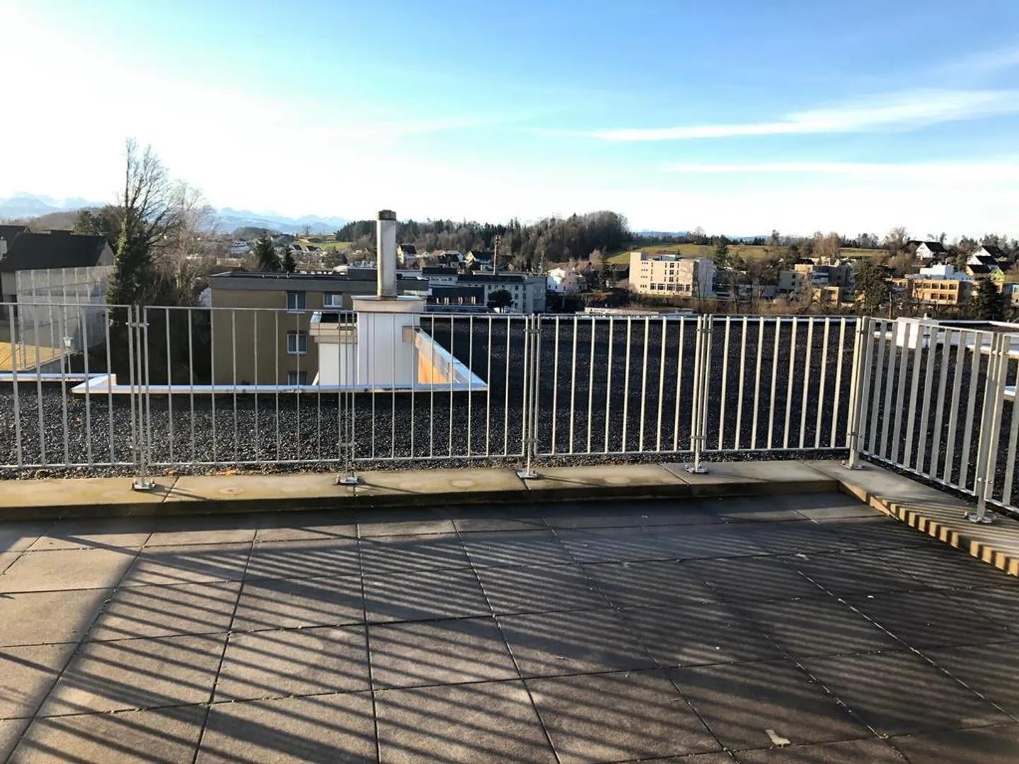 Moderne Wohnung mit grosser Terrasse - Foto 7 von 8