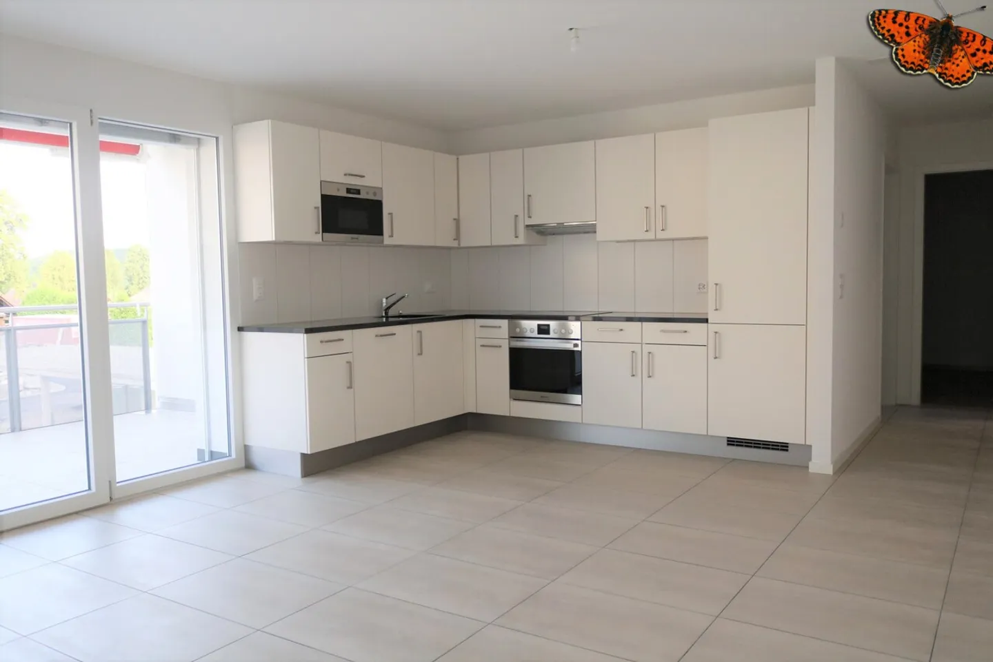 2 ½ ZIMMER - Mit einem Balkon! - Foto 2 von 6