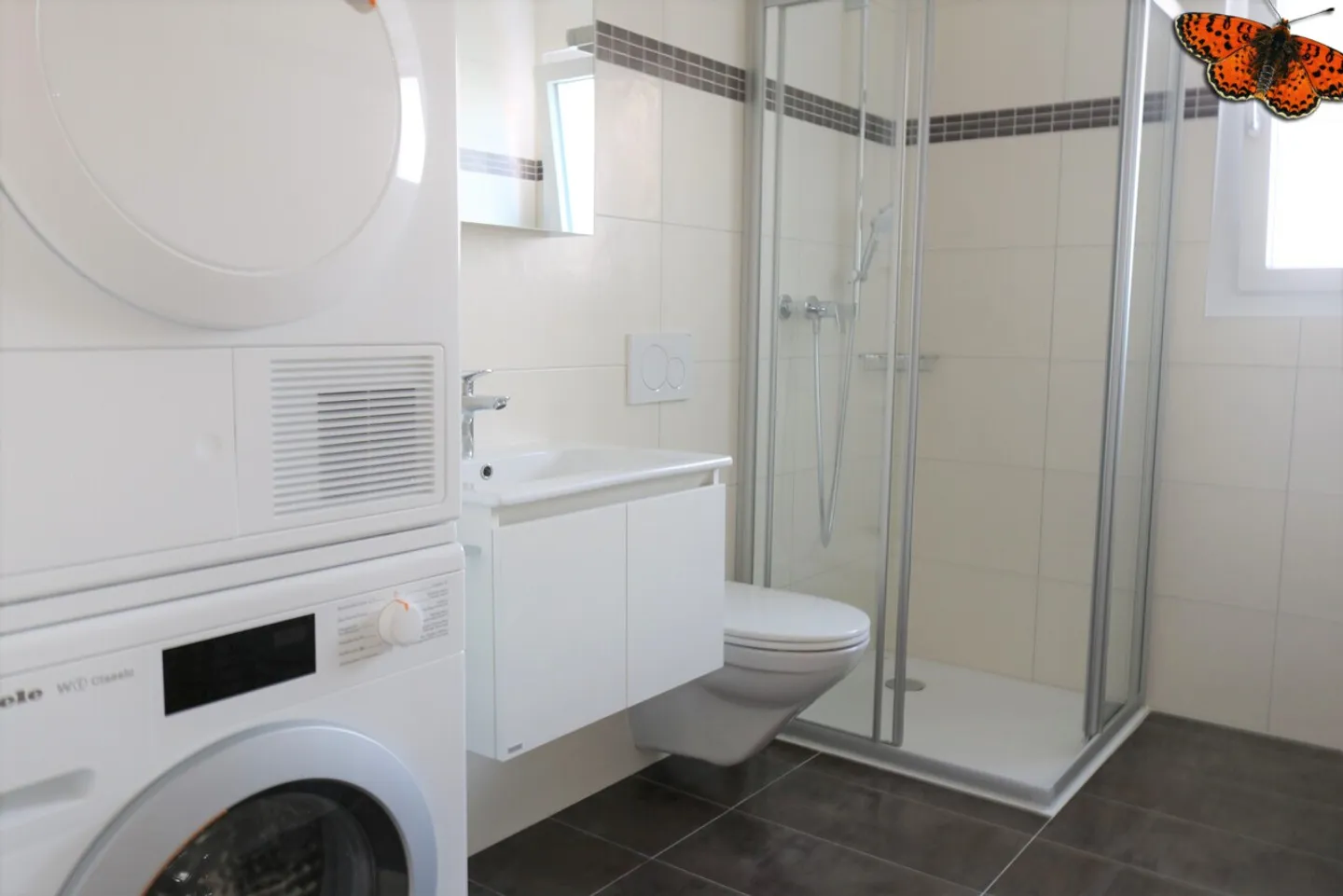 2 ½ ZIMMER - Mit einem Balkon! - Foto 4 von 6