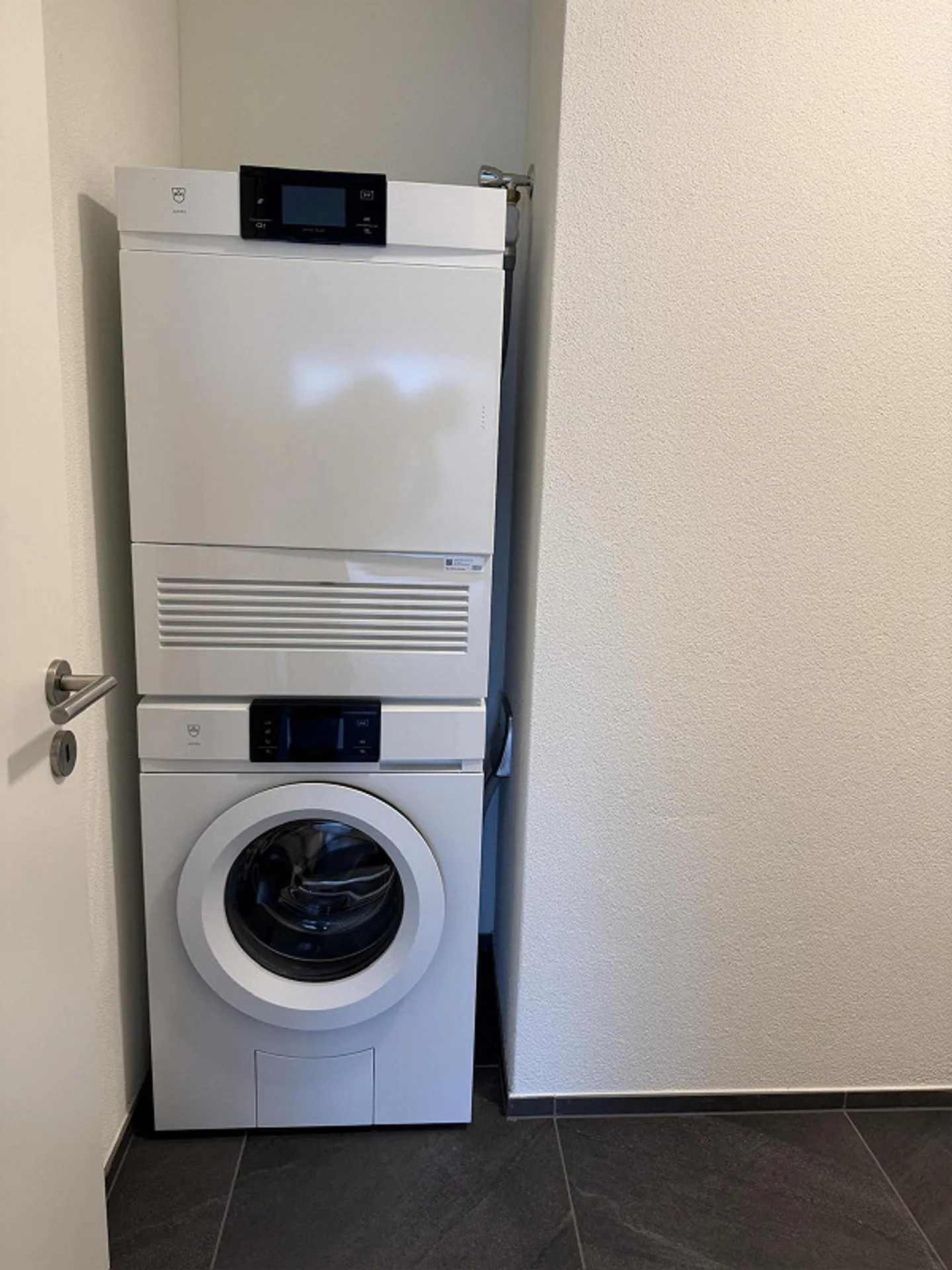 Affitto di un appartamento di 3,5 stanze in una posizione da sogno e vista (Top 8) - Foto 17 di 17