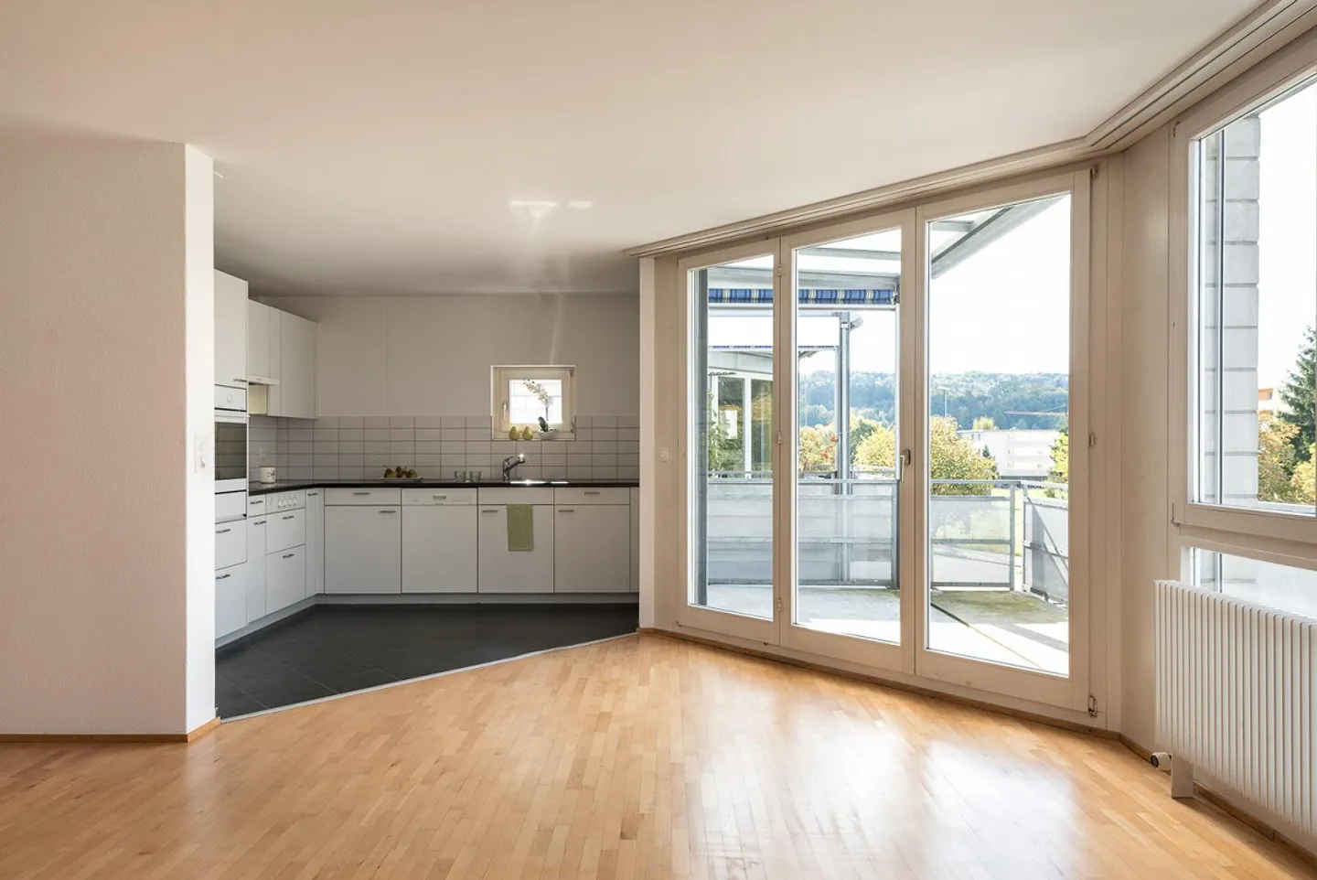 Dream apartment on the top floor "Rent without deposit" - Photo 3 of 8