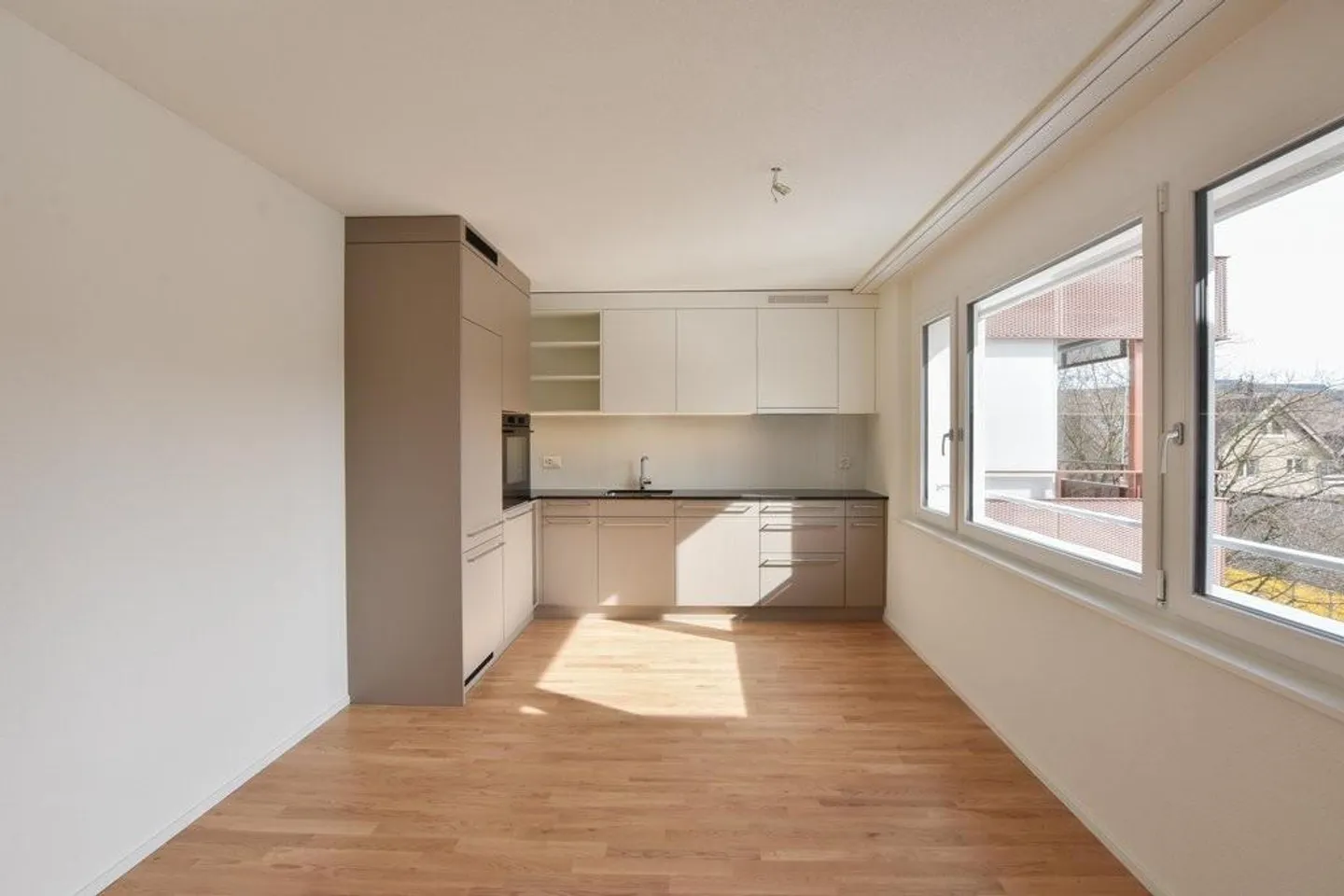 Modern 2.5-room apartment for rent - Photo 2 of 8