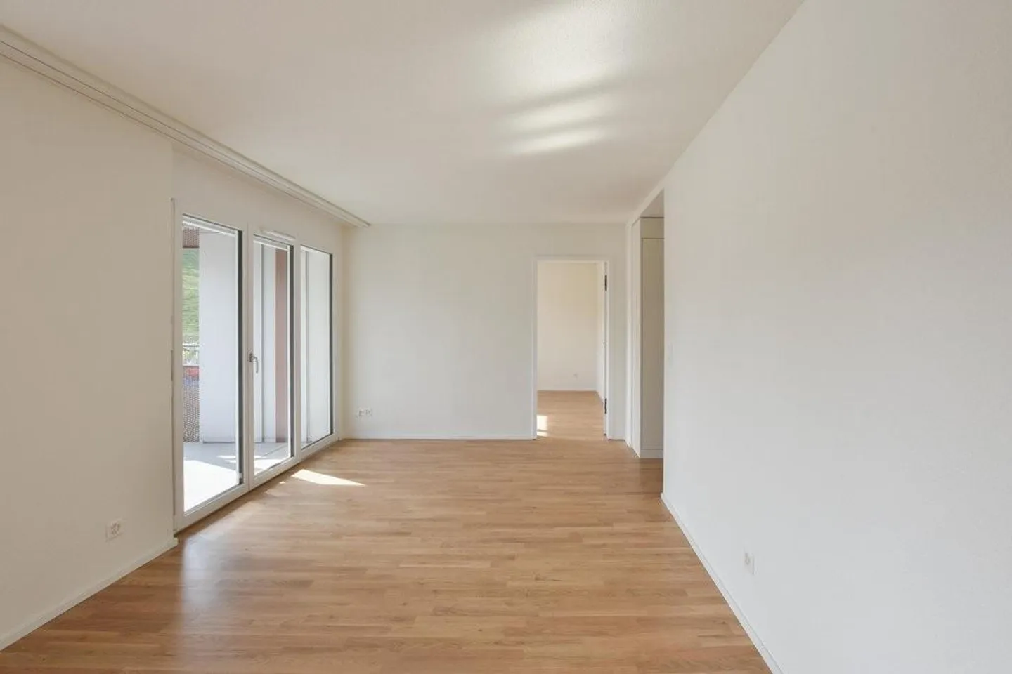 Modern 2.5-room apartment for rent - Photo 3 of 8