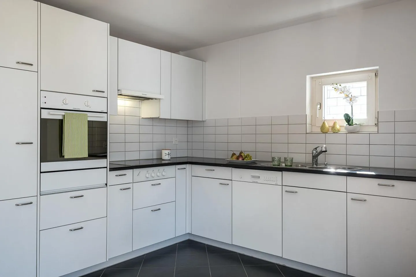 Dream apartment on the top floor "Rent without deposit" - Photo 4 of 8