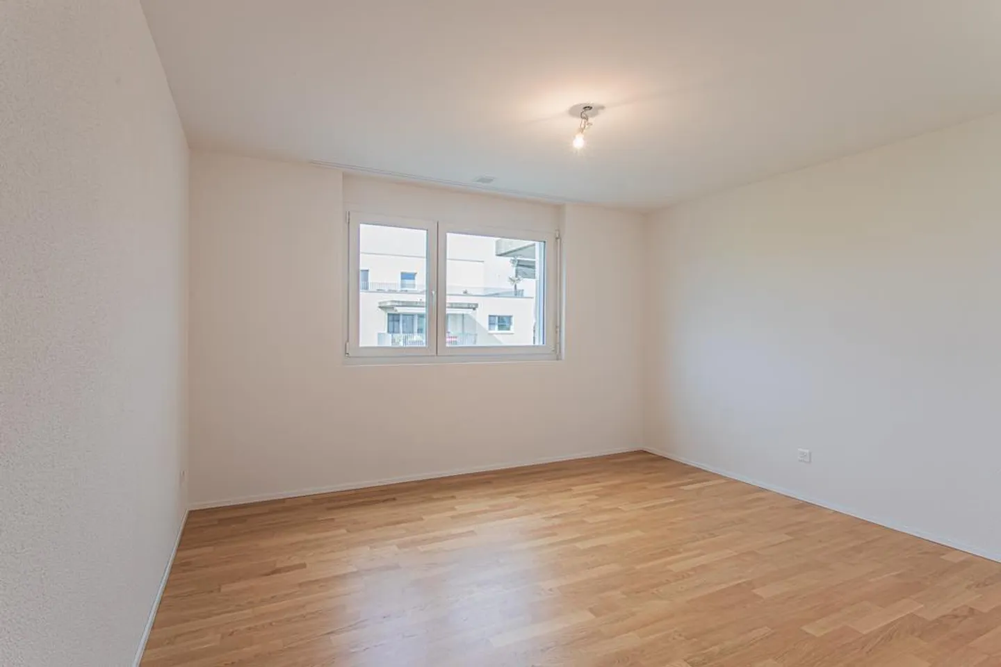 Appartements lumineux de 4,5 pièces avec balcon spacieux à louer - Photo 3 sur 10