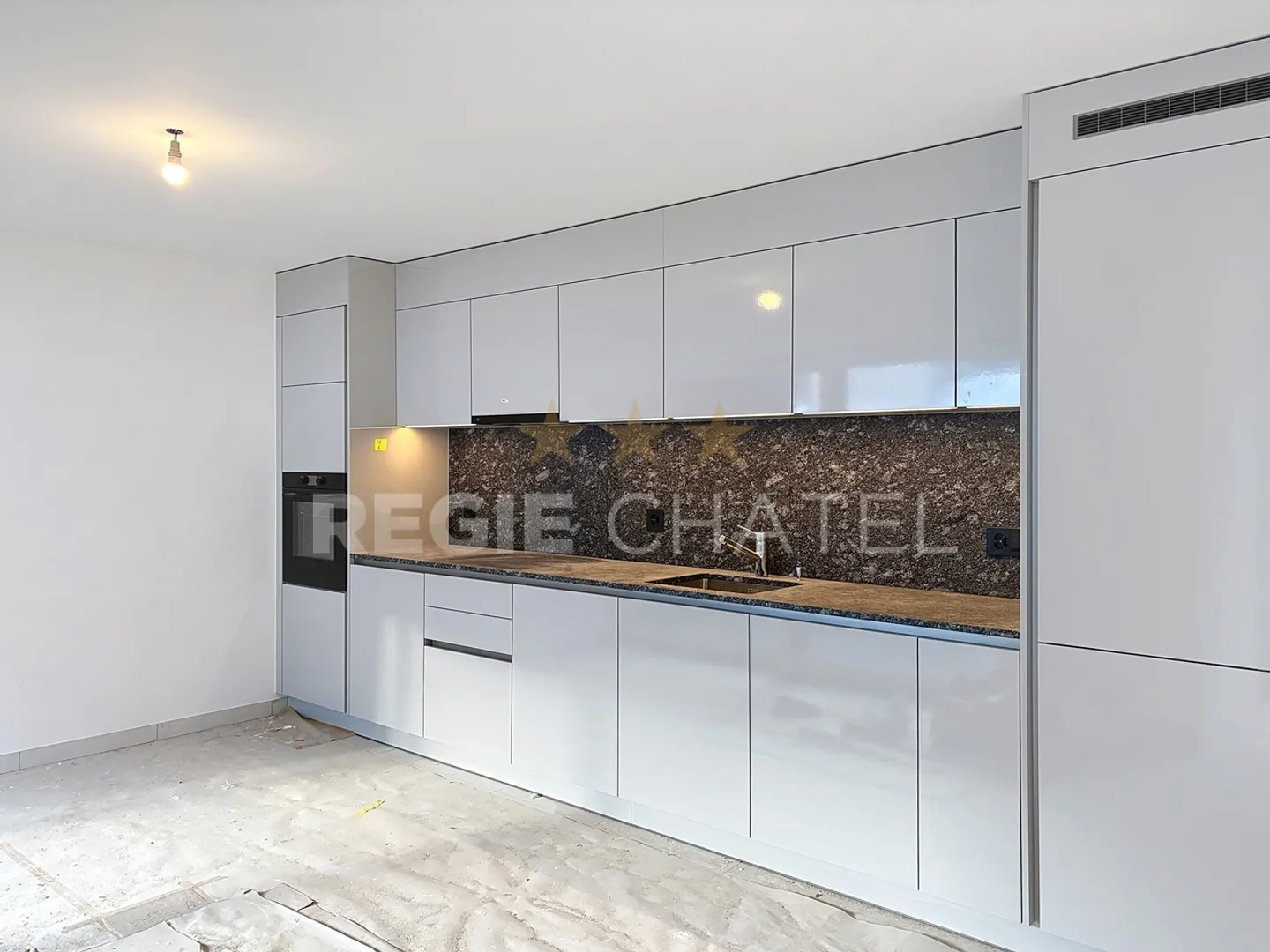 Charmant Appartement avec Jardin - Photo 2 sur 4