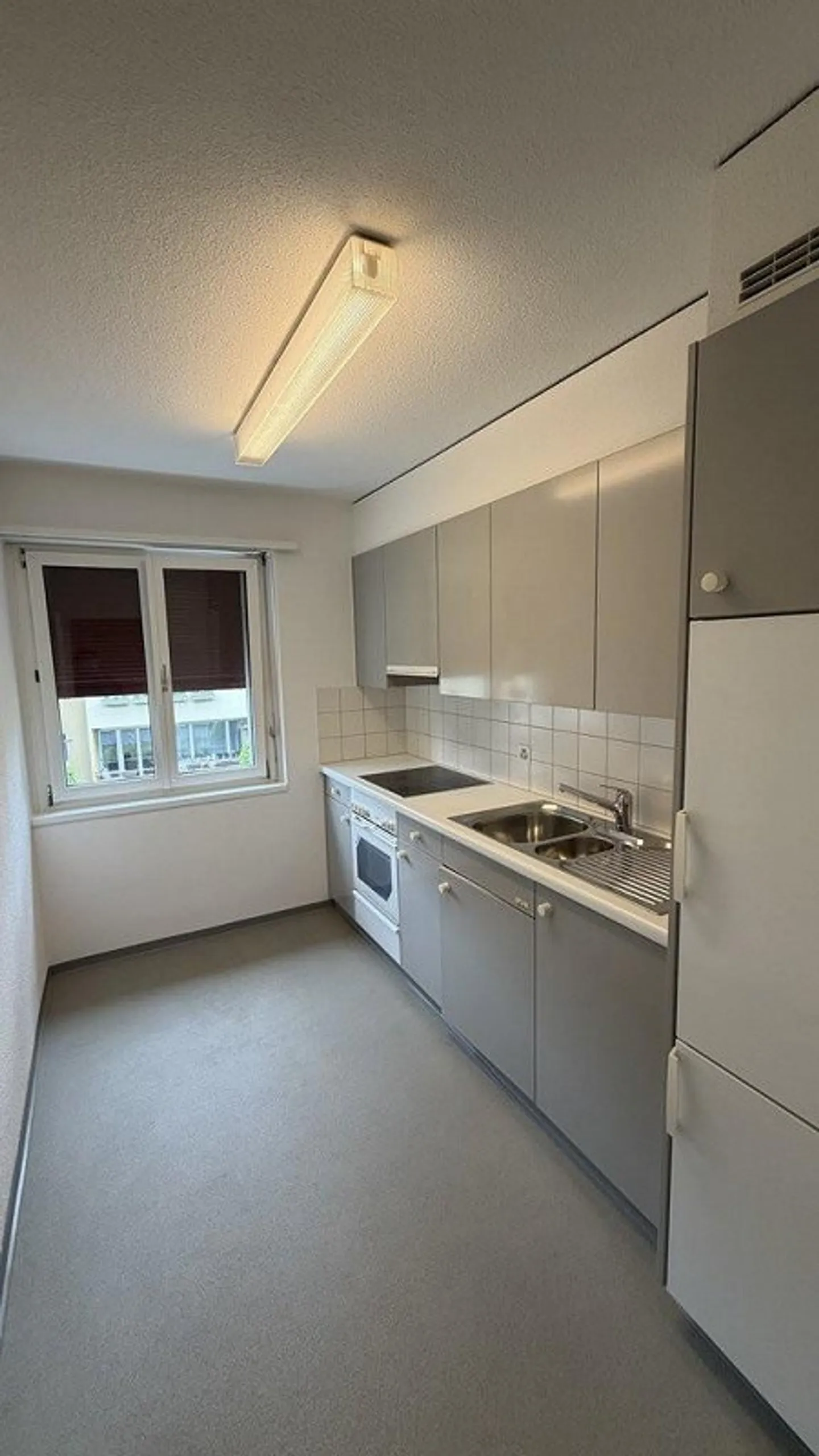 AFFITTARE SENZA DEPOSITO - Appartamento nel cuore di Bassersdorf - Foto 2 di 8