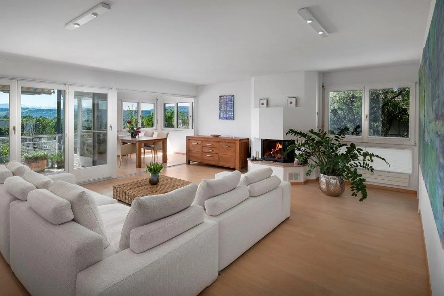Komfortable 4½-Zimmer-Wohnung am Sonnenhang mit Seesicht im steuerg... - Foto 1 von 13
