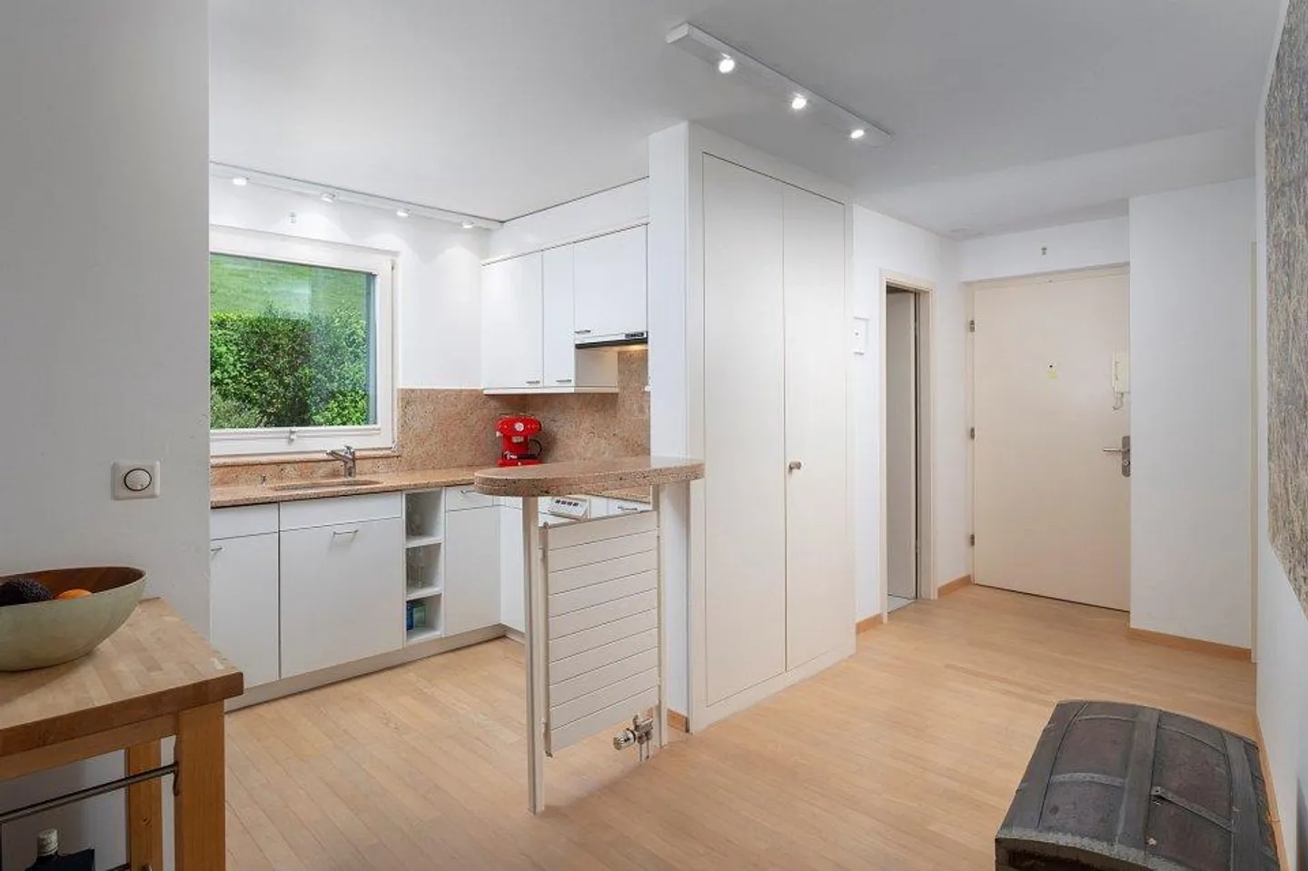 Komfortable 4½-Zimmer-Wohnung am Sonnenhang mit Seesicht im steuerg... - Foto 4 von 13