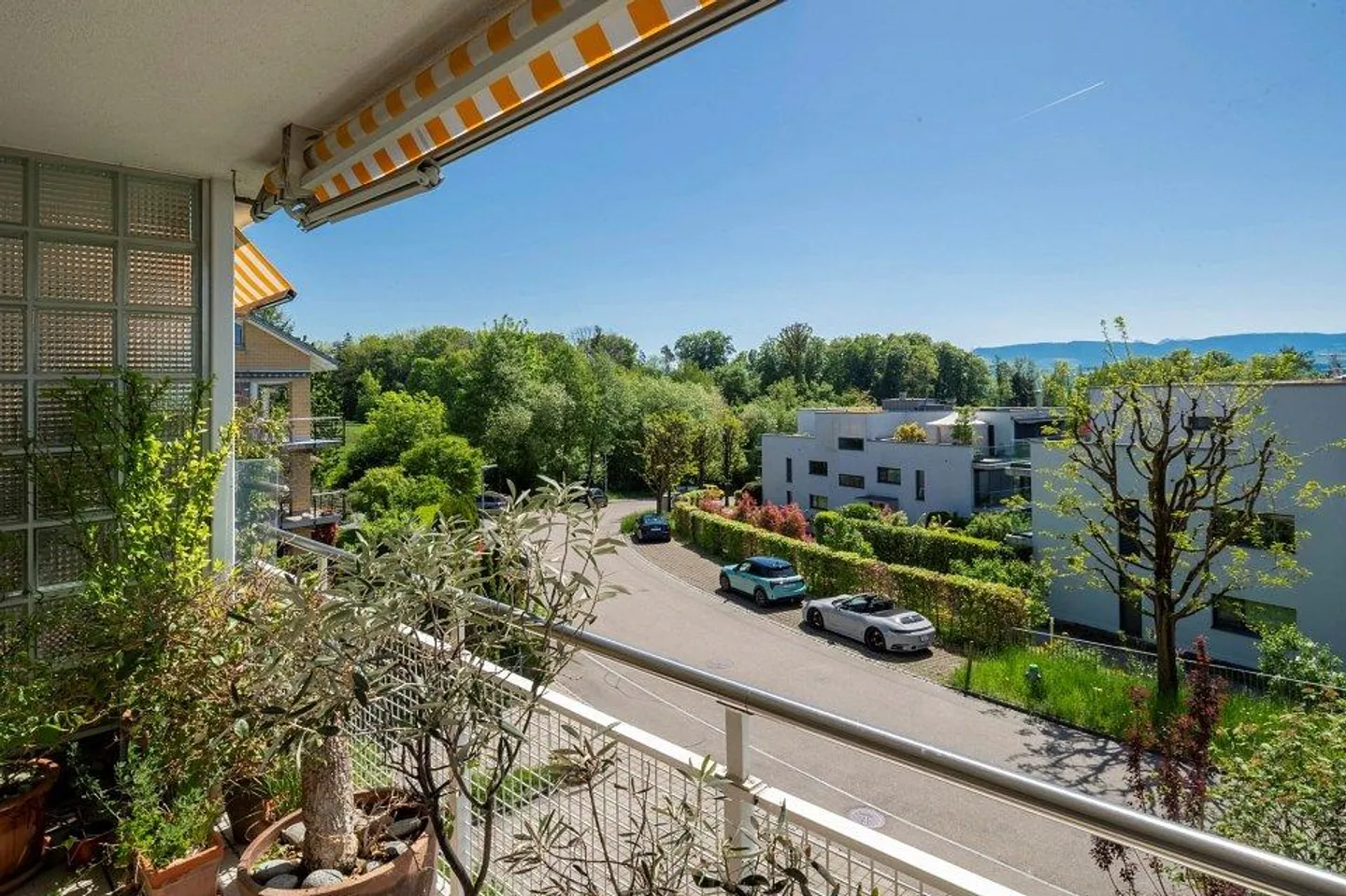 Komfortable 4½-Zimmer-Wohnung am Sonnenhang mit Seesicht im steuerg... - Foto 11 von 13