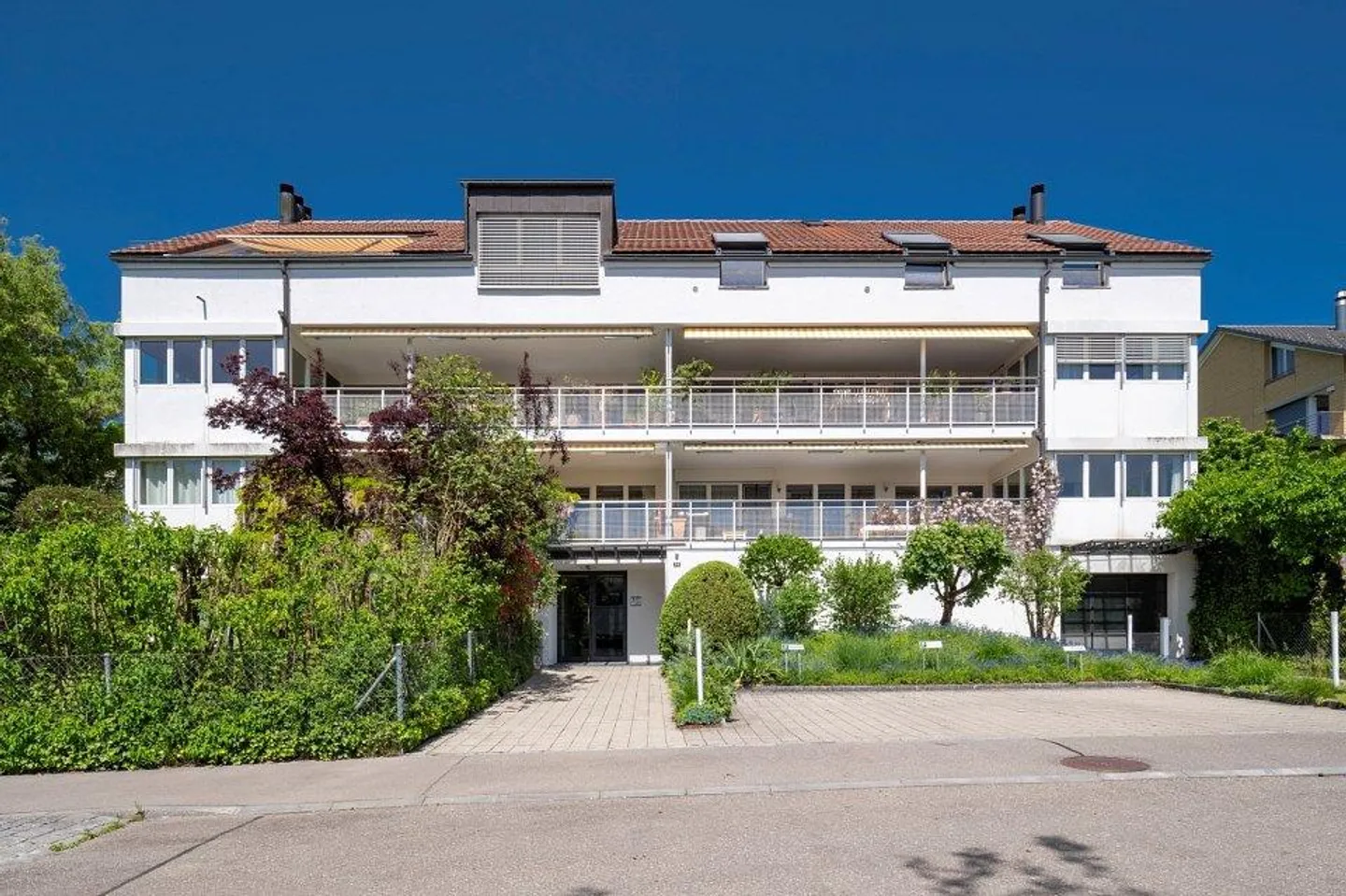 Komfortable 4½-Zimmer-Wohnung am Sonnenhang mit Seesicht im steuerg... - Foto 12 von 13