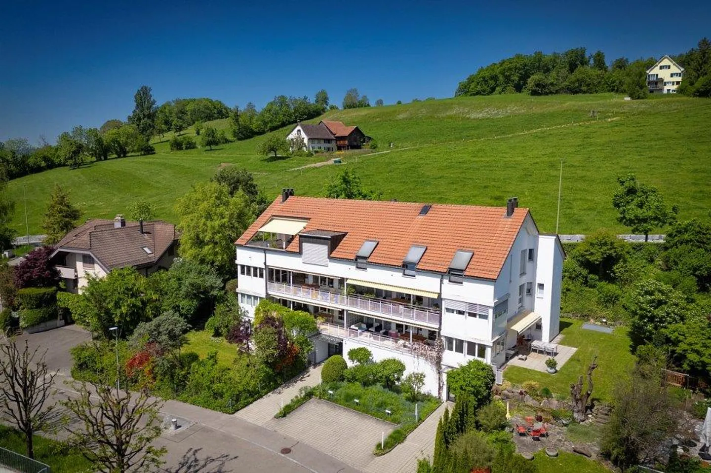 Komfortable 4½-Zimmer-Wohnung am Sonnenhang mit Seesicht im steuerg... - Foto 13 von 13