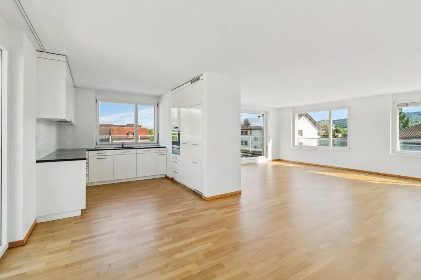 Central, quiet and with 4.5 rooms - Your new home! - Photo 2 of 7