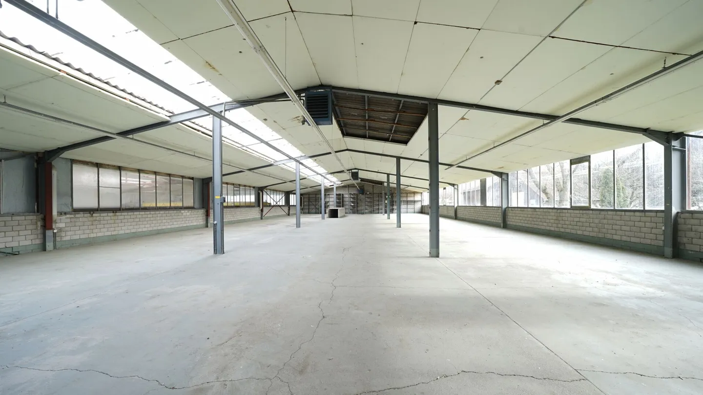 Super Opportunity: Affordable Commercial Hall - Photo 3 of 3