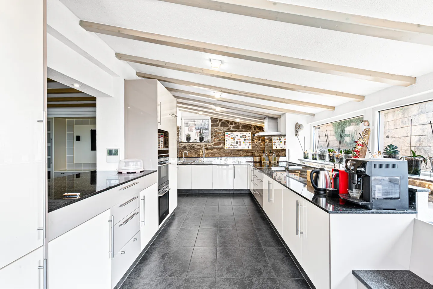 Maison d'exception avec piscine, cuisine extérieure, jardin & terrasse - Photo 3 sur 13